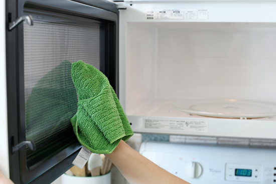تمیز کردن داخل مایکروویو 