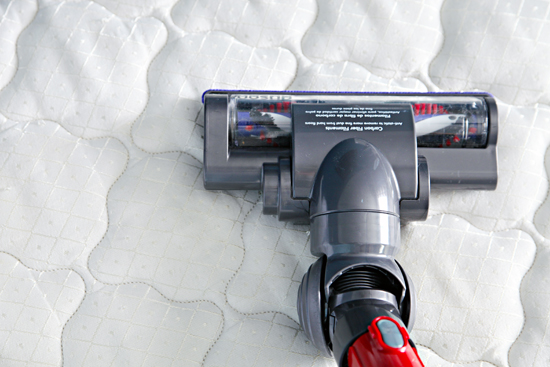 جارو کردن تشک ها