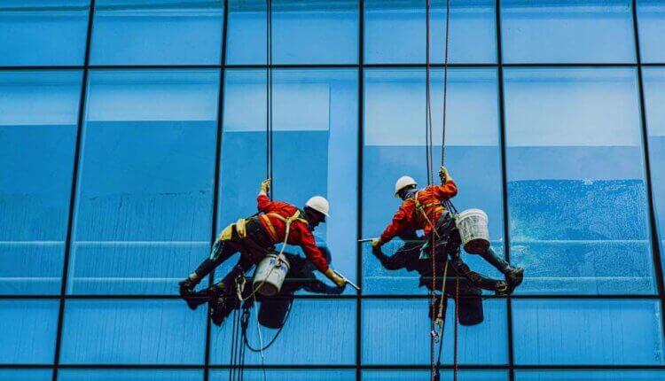 تمیز کردن شیشه برج ها